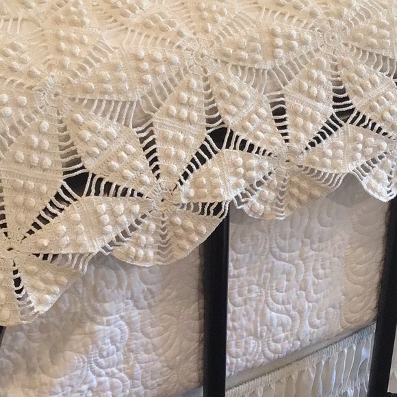 Vintage Hand Crochet Coverlet Spread - Picture 5 of 6